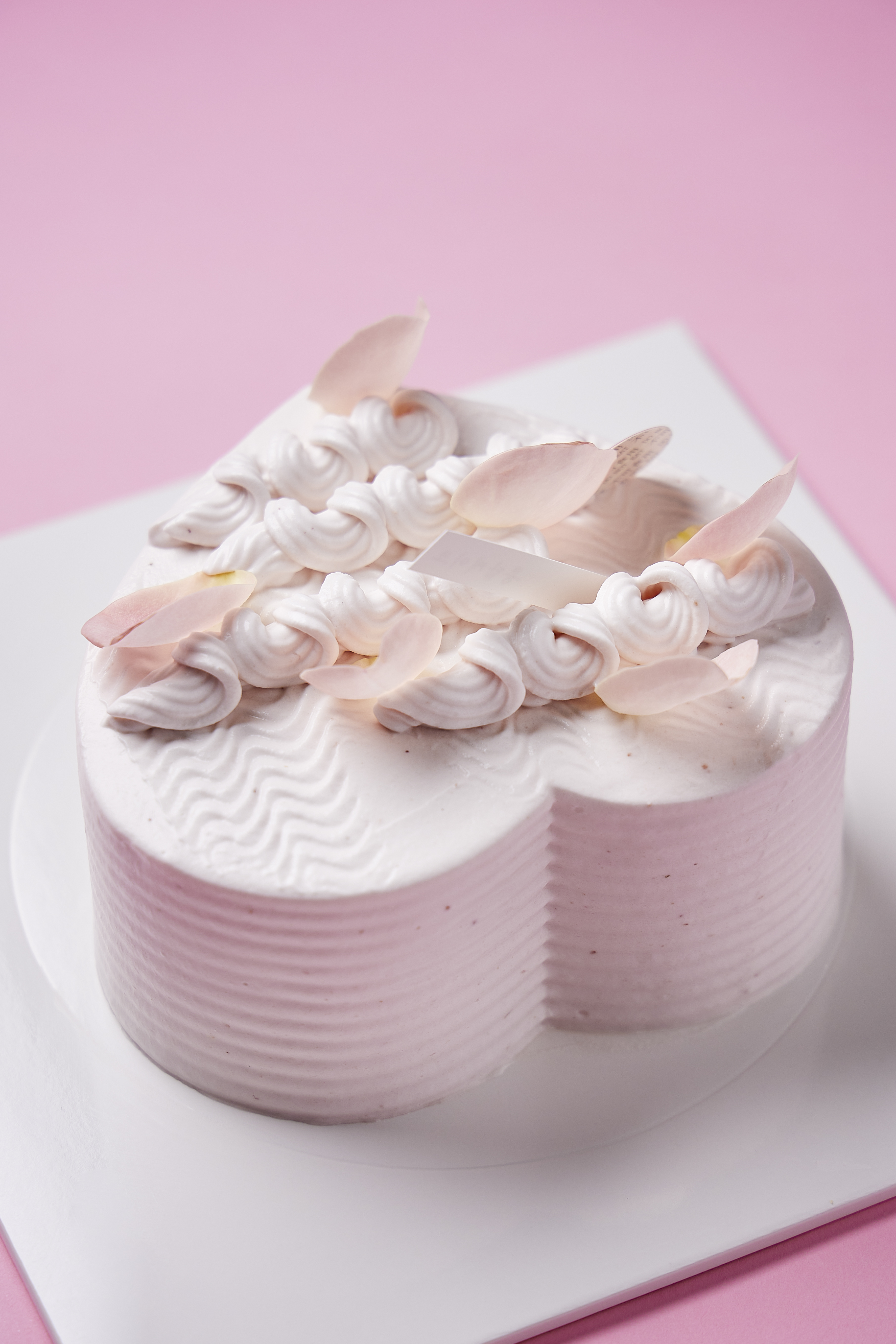 image-strawberry_heart_cake_-_-_-9491