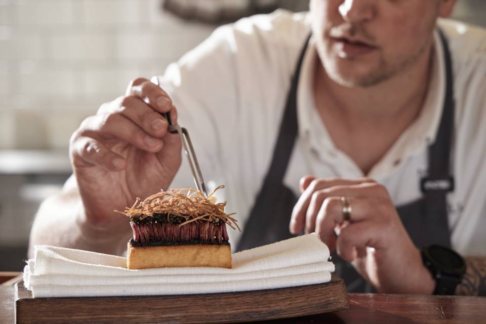 image-Sturia caviar & beef tongue bun (10)