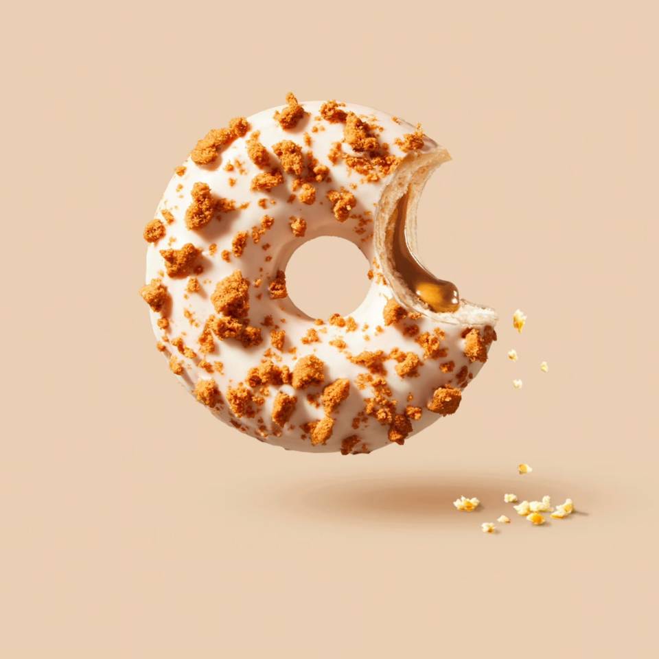 image-la_lorraine_-_4251192_-_ring_donut_lotus_biscoffr_filled_70g_-_moodshot_1
